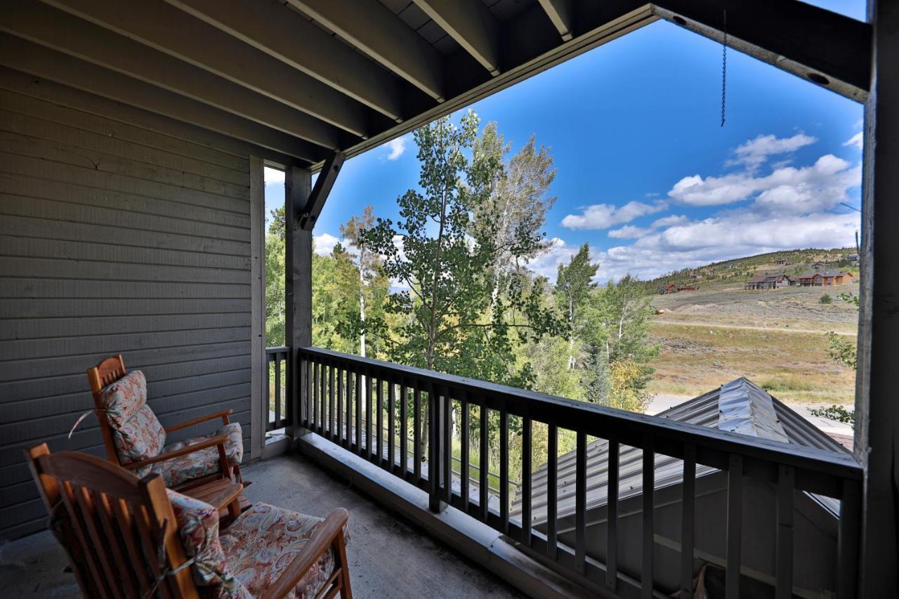 Kicking Horse 3-202 Apartment