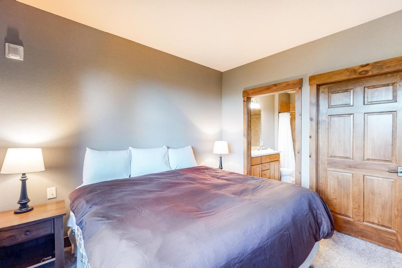 Kicking Horse 3-202 Apartment