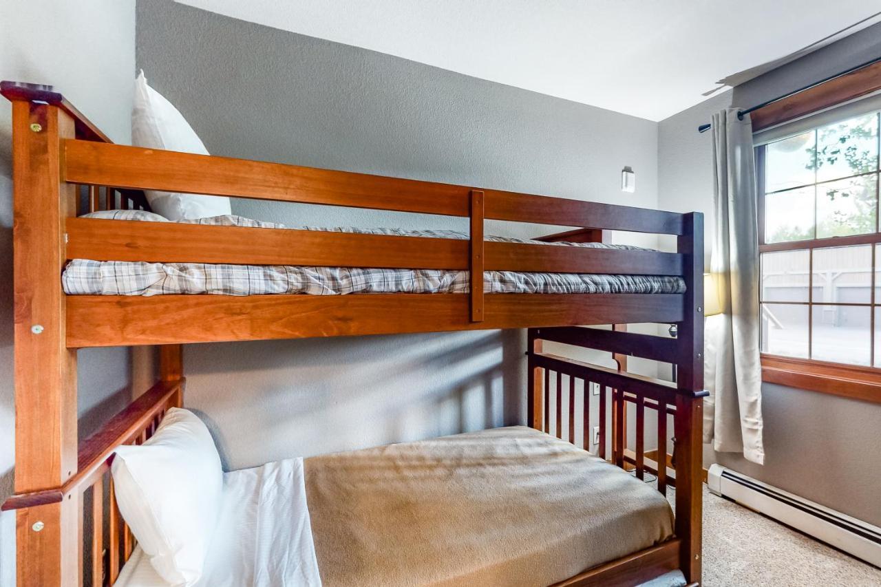 Kicking Horse 3-202 Apartment