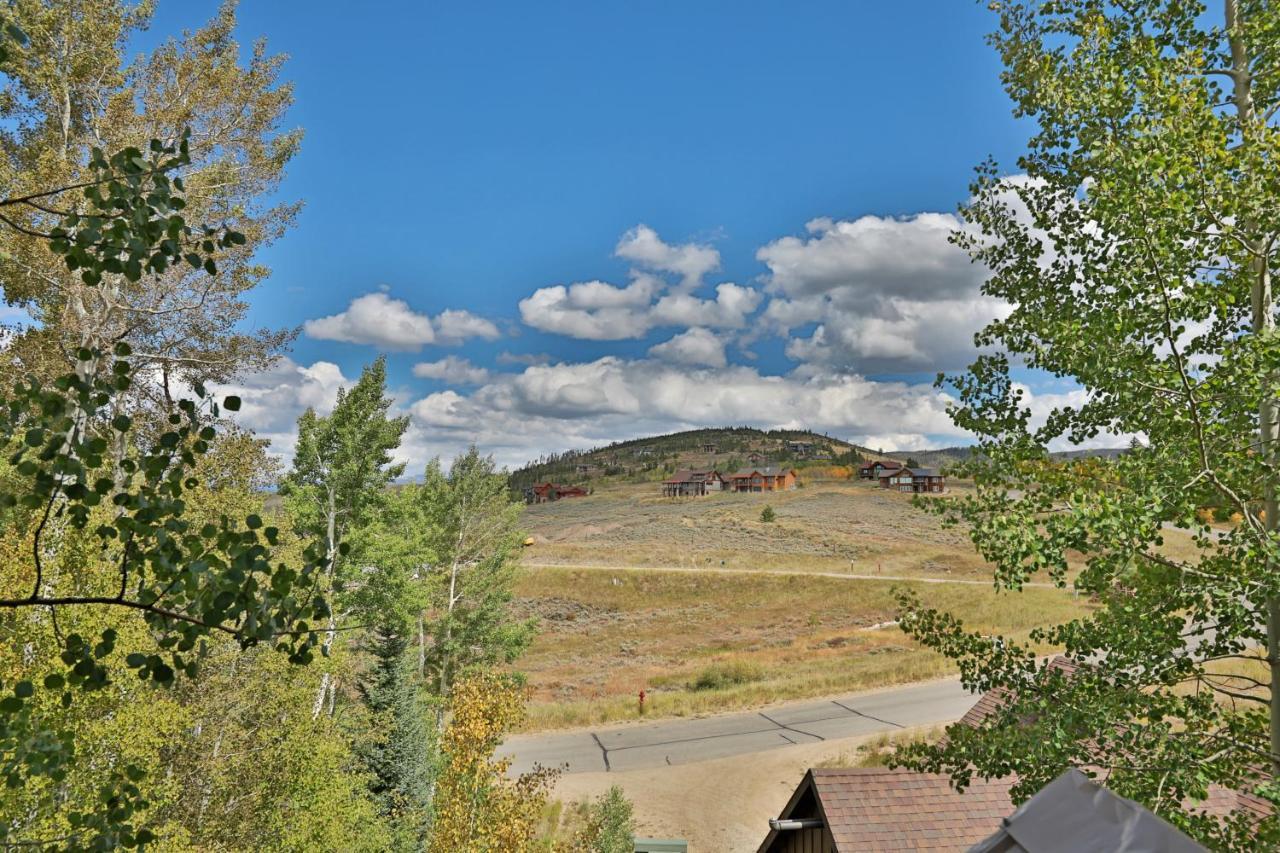 Kicking Horse 3-202 Apartment