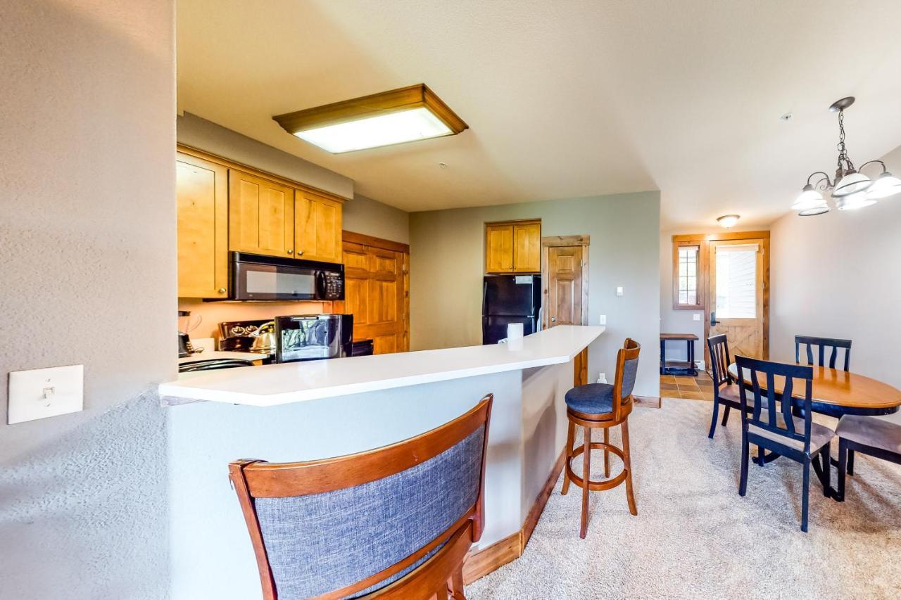 Kicking Horse 3-202 Apartment