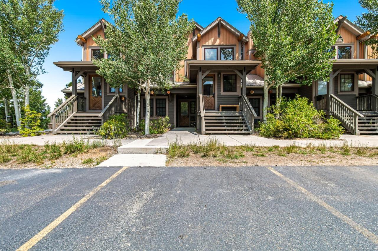 Apartment Kicking Horse 3-202